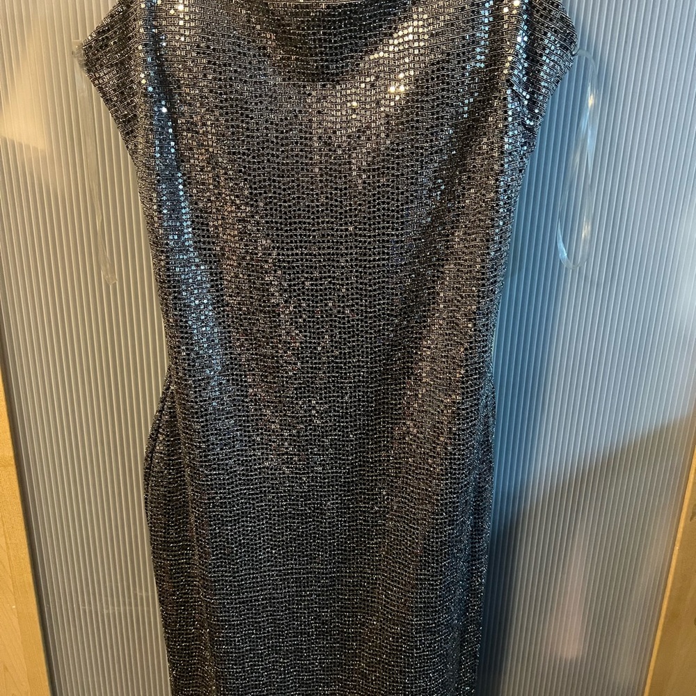 Cocktail dress (wore once) with a satin lining